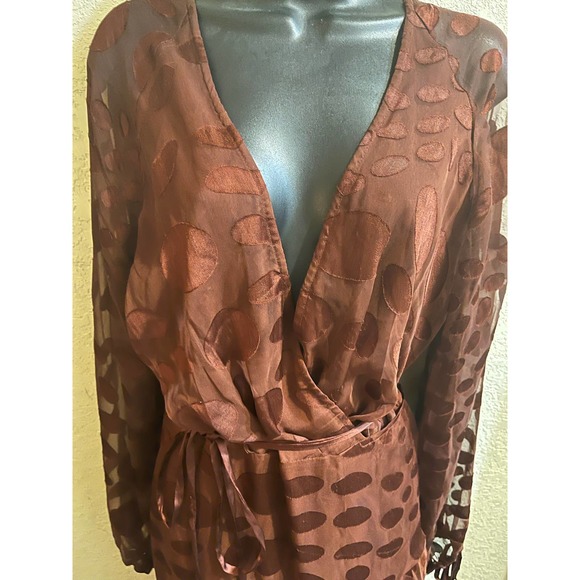 ASOS DESIGN Tall brown satin jacquard warped dot wrap maxi dress with tie waist - Picture 2 of 15